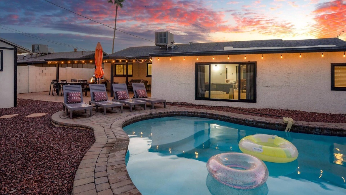 Scottsdale Estates Fifteen House | Sleeps 14 | Cabana Bar, Pool & Game Room!