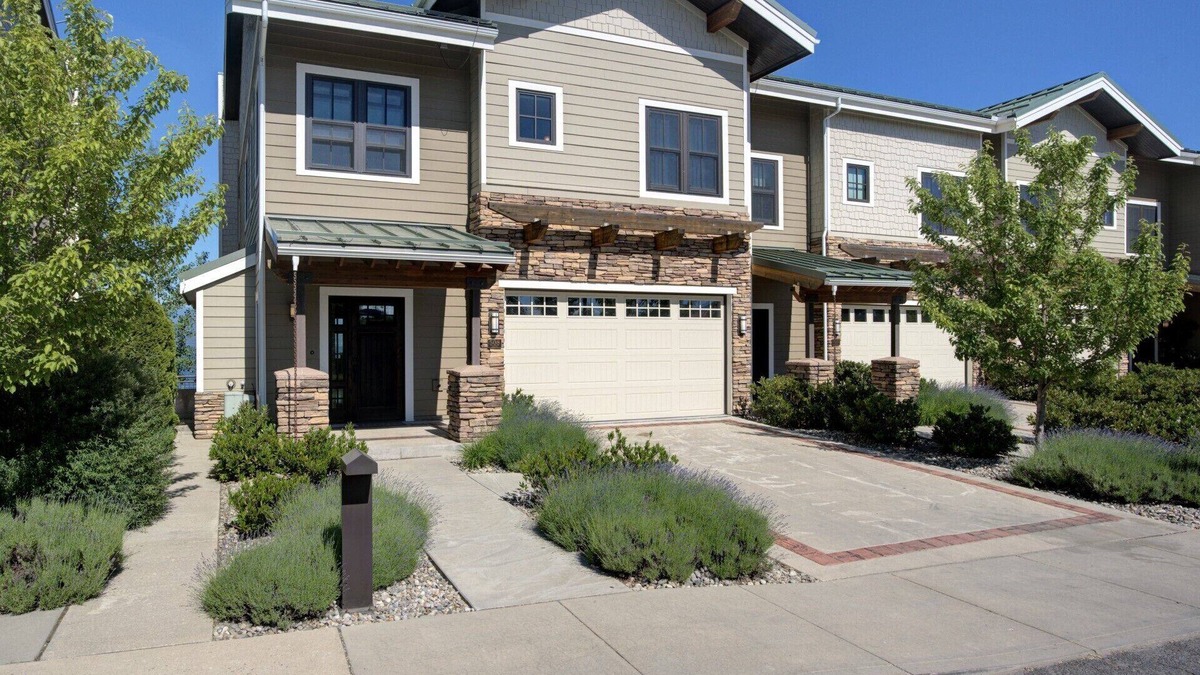 Sandpoint House | Sleeps 14, Lakefront, Beach - Seasons at Sandpoint