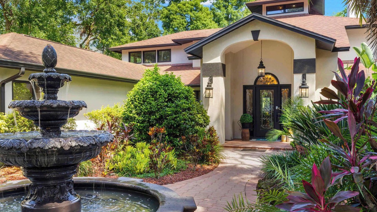 Temple Terrace House | Sleeps 14~Pool~Games~Dog Friendly~Golf Course View