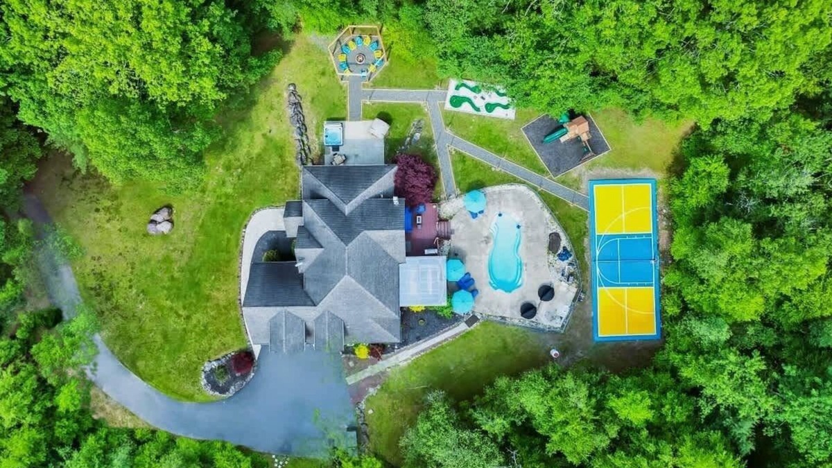 Reeders House | Sleeps 14! Pool Hot Tub Sauna Pickleball Arcade