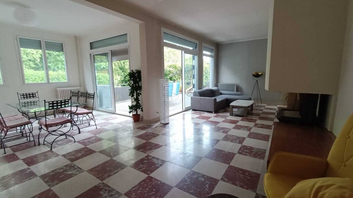Montreuil Apartment | Sleeps 14, spacious, large terrace.