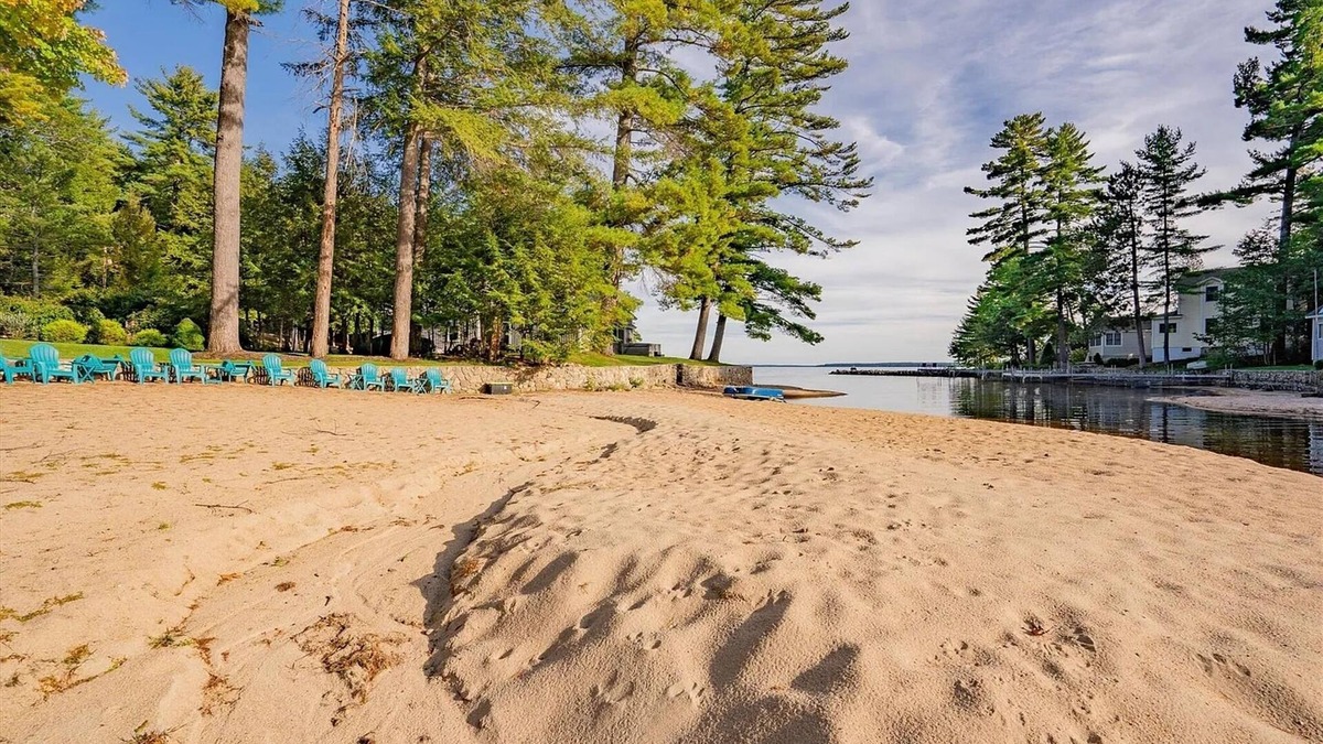 North Sebago House | SLEEPS 14 WITH A SANDY BEACH AND A DOCK