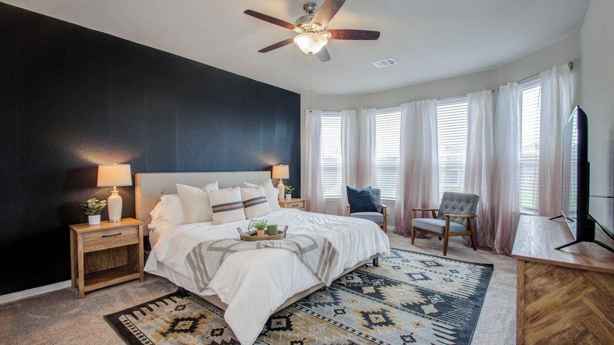 Klein House | Sleeps 16 + 6 BR House + Spacious Yard + Pool Table