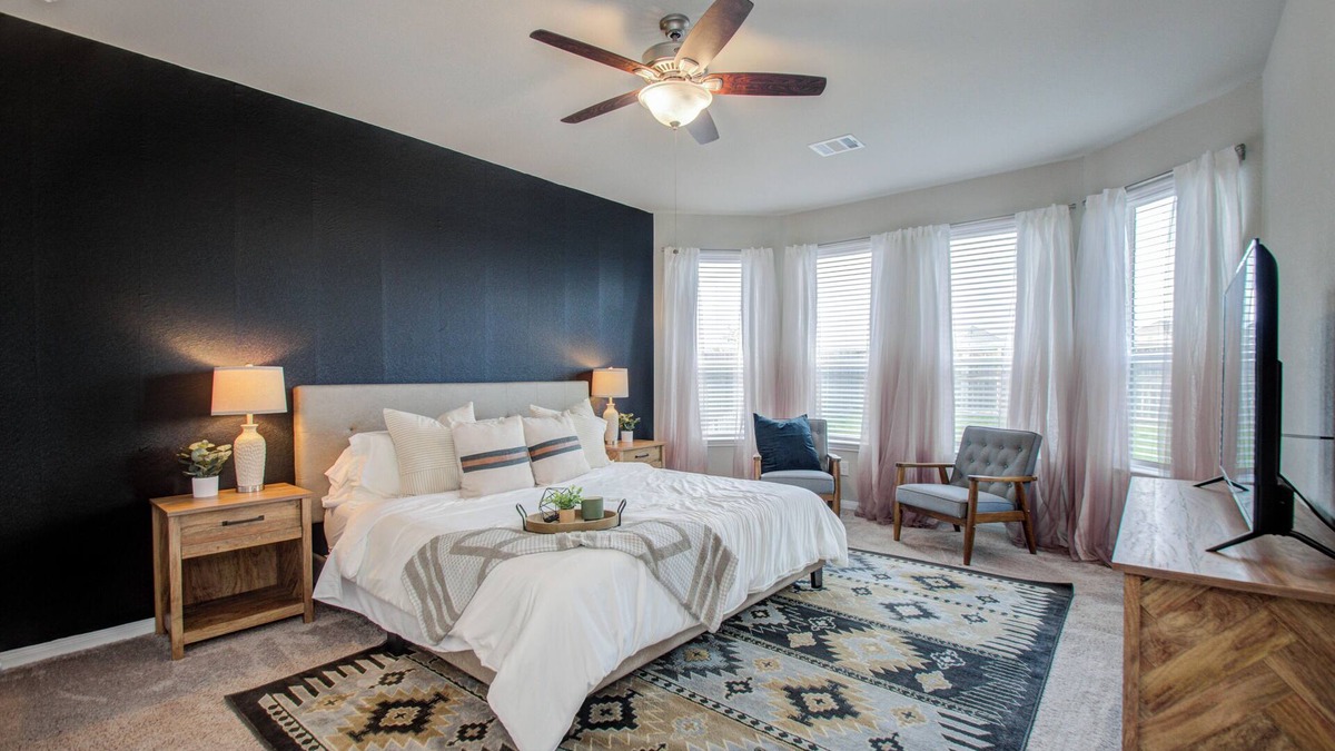 Klein House | Sleeps 16 + 6 BR House + Spacious Yard + Pool Table