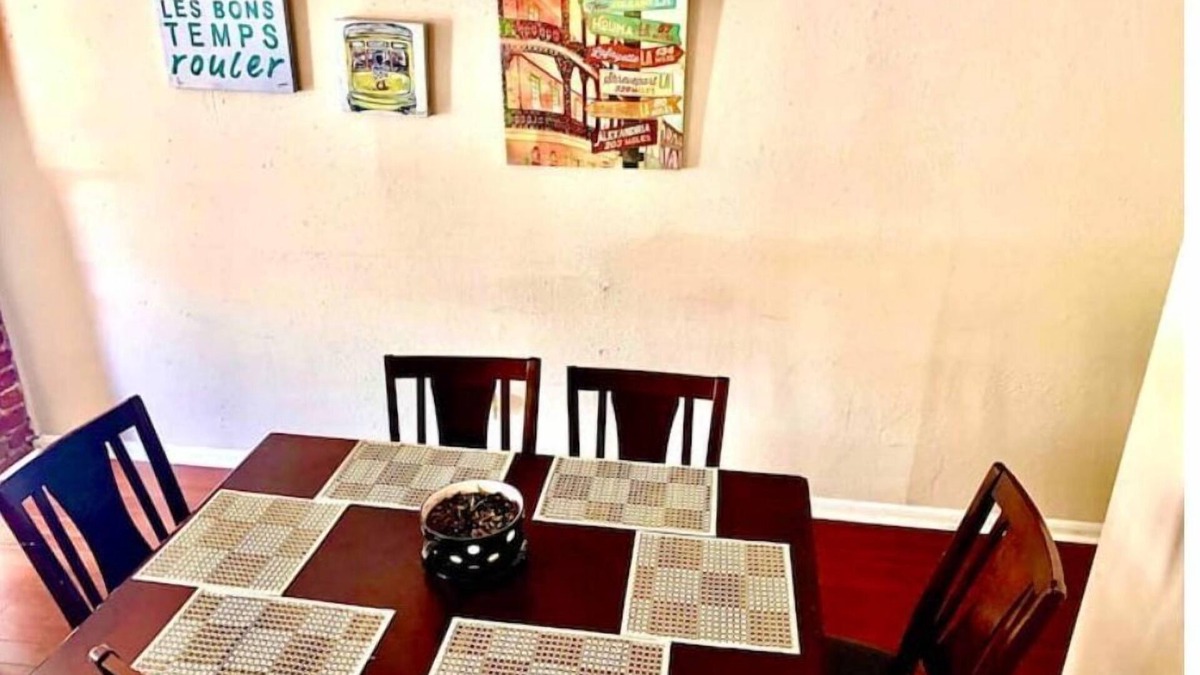 Seventh Ward House | Sleeps 16 Bring the Family Walk to Bourbon Street!