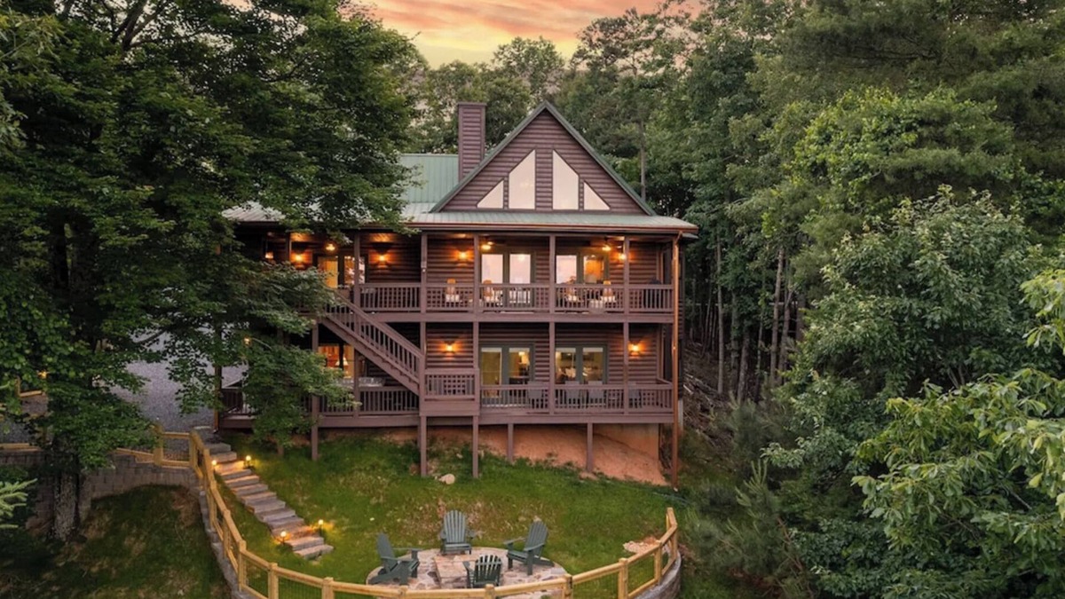 Ellijay Cabin | Sleeps 16 Lux Living w/Stunning Views! Fire pit,Game room, Hot tub, Fireplace