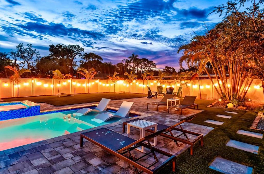 Bradenton House | Sleeps 16 Tropical Pool House with Spa near Beach