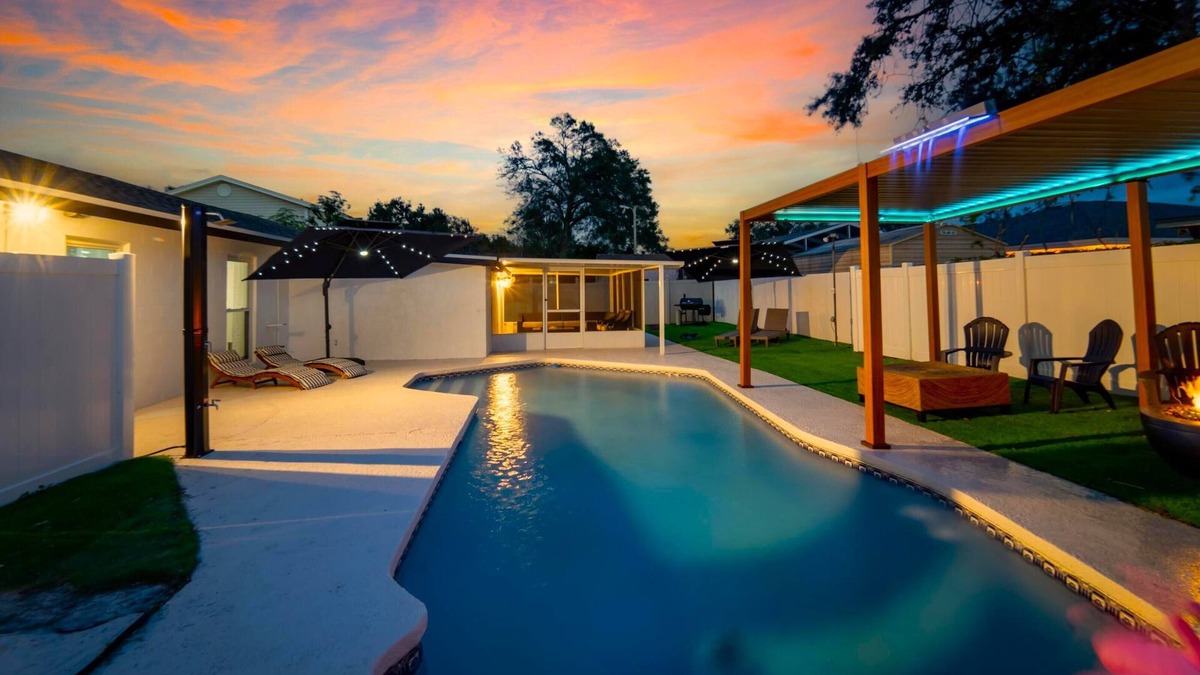 Egypt Lake-Leto House | Sleeps 17/Private Beach & Heated pool /mins to Downtown /Buccs /Bush Gardens/Zoo