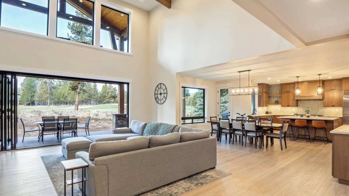Sunriver House | Sleeps 18 | 7 bed, 7.5 bath | EV | Hot tub | SHARC