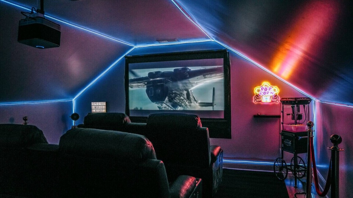 Chicago House | Sleeps 18+, 8BR Kids Room, Game Room, Gym & Theater