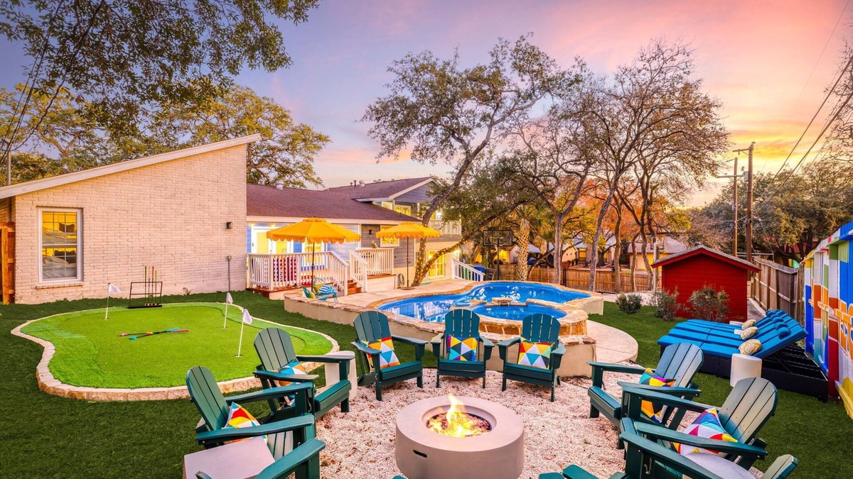 Hidden Creek House | Sleeps 18! Basketball Court~Heated Pool~Games