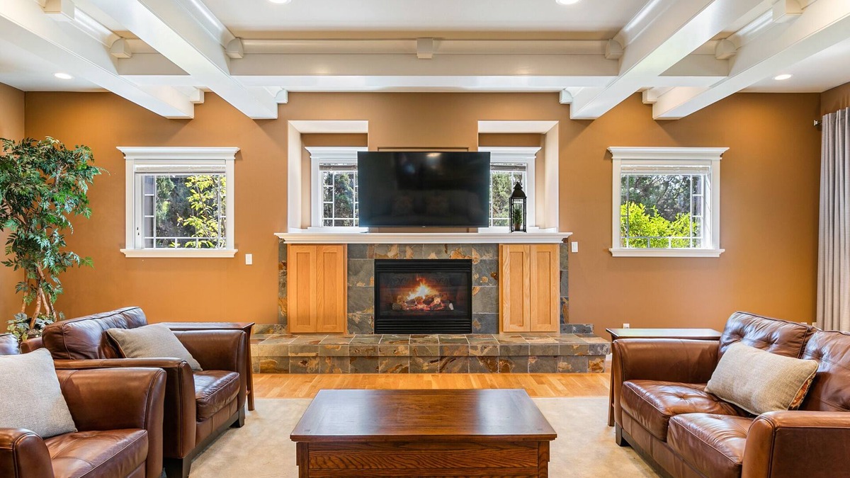 Bend House | Sleeps 18! Highly reviewed, price slashed for September and October 2025!