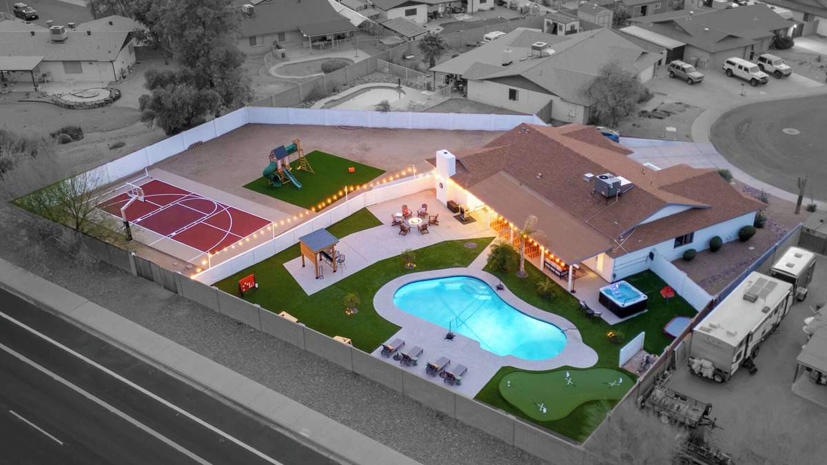 Deer Valley House | Sleeps 18 I Pickleball Court, Hot Tub, Playground