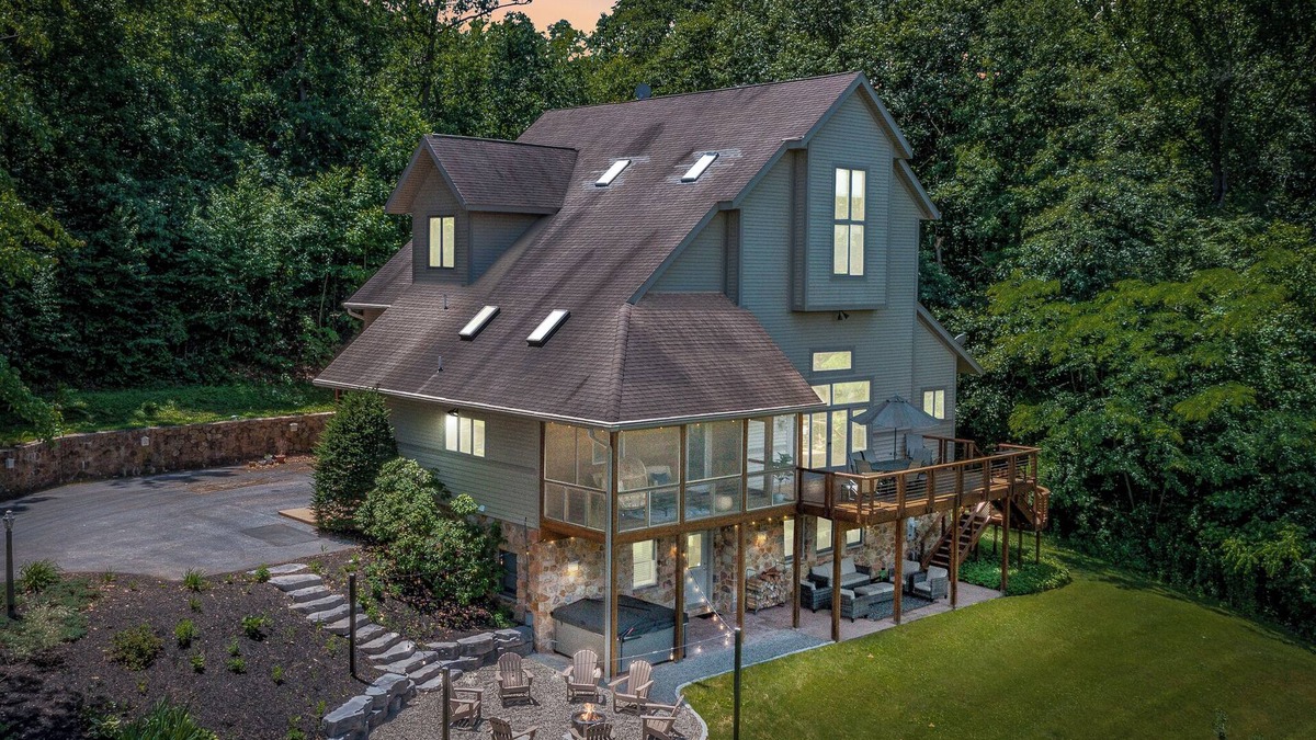 Rexmont House | Sleeps 19+ with Hot tub, Game Room & Swing Set
