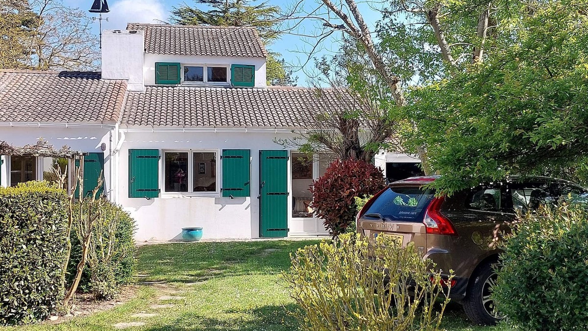 Saint-Vincent-sur-Jard House | Sleeps 2 to 10; Large comfortable house, 3 minutes walk from stunning beach.