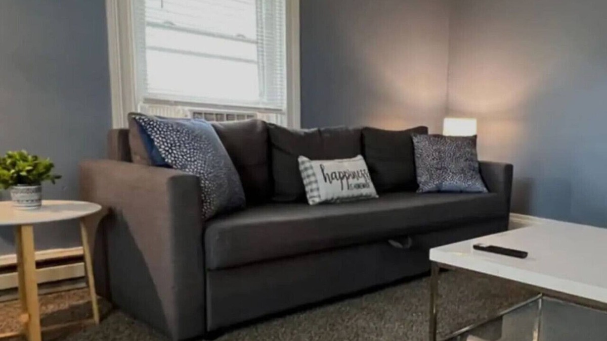 New Castle House | Sleeps 20! 6 Bedrooms w/13 Beds + Parking & WIFI