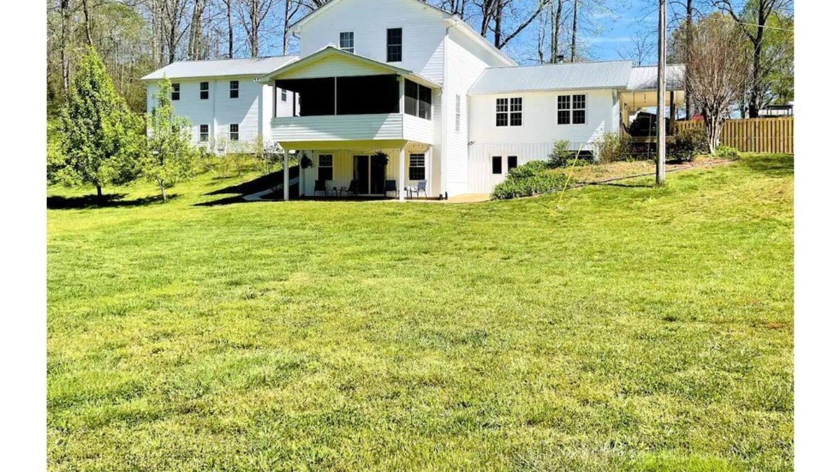Dahlonega Other | SLEEPS 20! Cheerful Modern Farmhouse