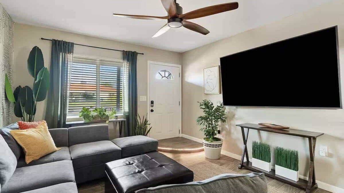 Camelback East House | Sleeps 20 Plus | Pool & Putting Green in Paradise
