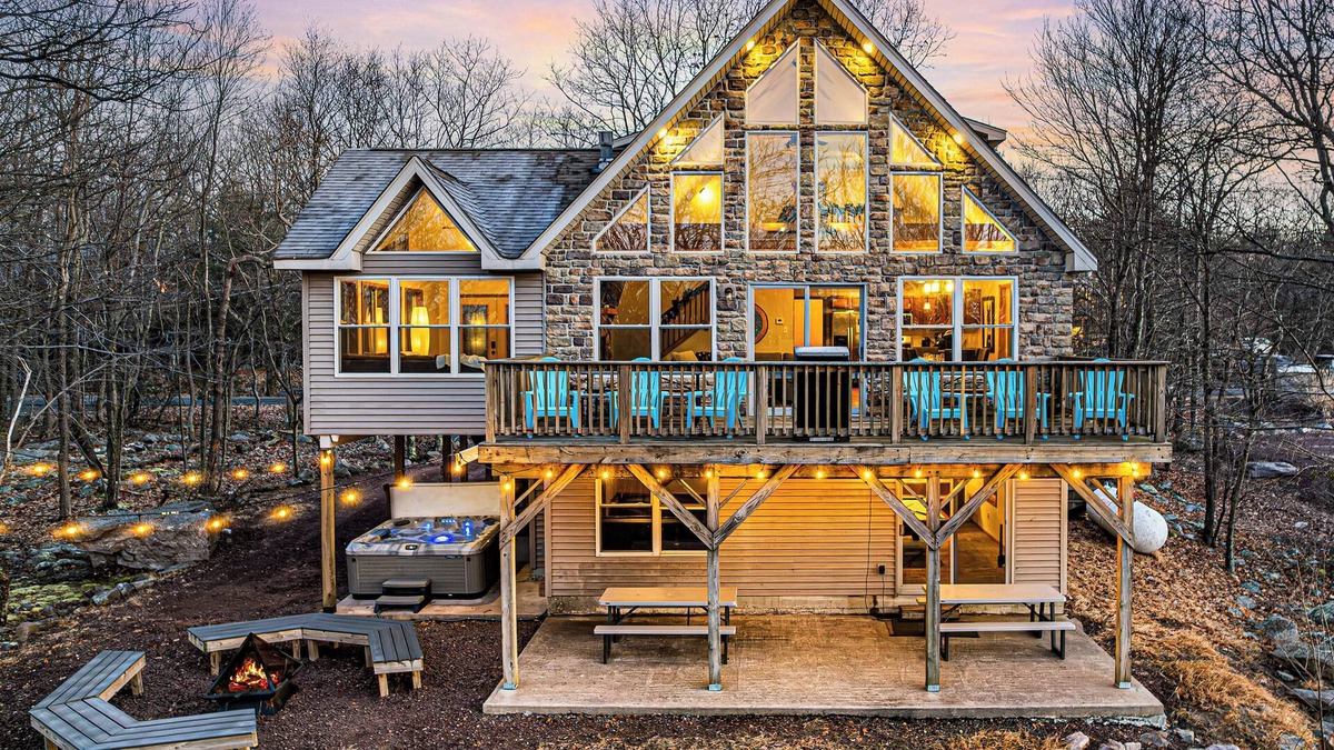 Lake Harmony House | Sleeps 20, Poconos Home - Hot Tub, Fire Pit, Games - Views -Super Spacious