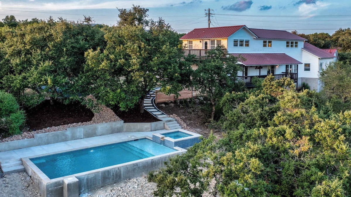 West Oak Hill House | Sleeps 20, Private Pool, Backyard, Luxurious Home!