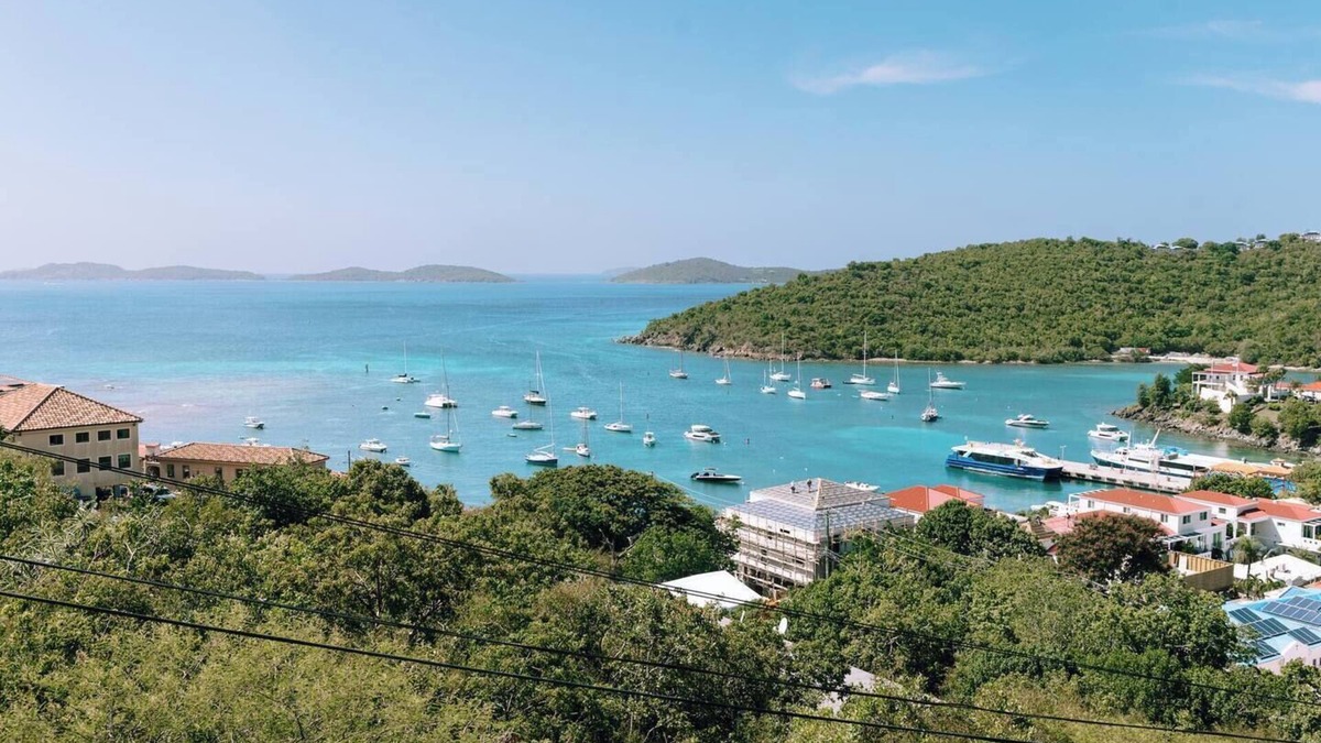 Contant Farms House | Sleeps 20/The Flamingo House/walk to town +beach