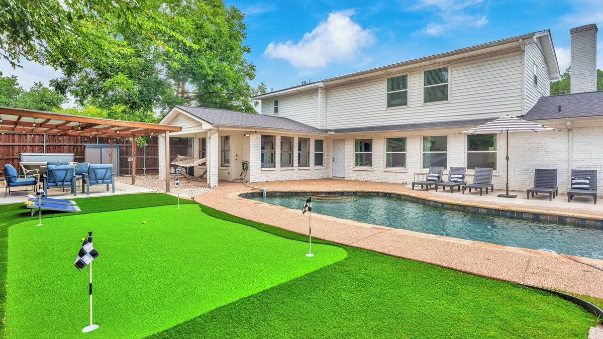 North Richland Hills House | Sleeps 20 w Heated Pool & HotTub by Stockyards DFW