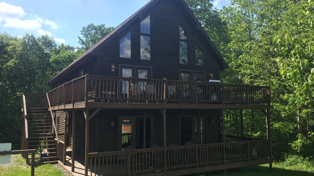 Fayetteville House | Sleeps 22. Affordable Cabin 30 minutes to New River Gorge Rafting & Climbing