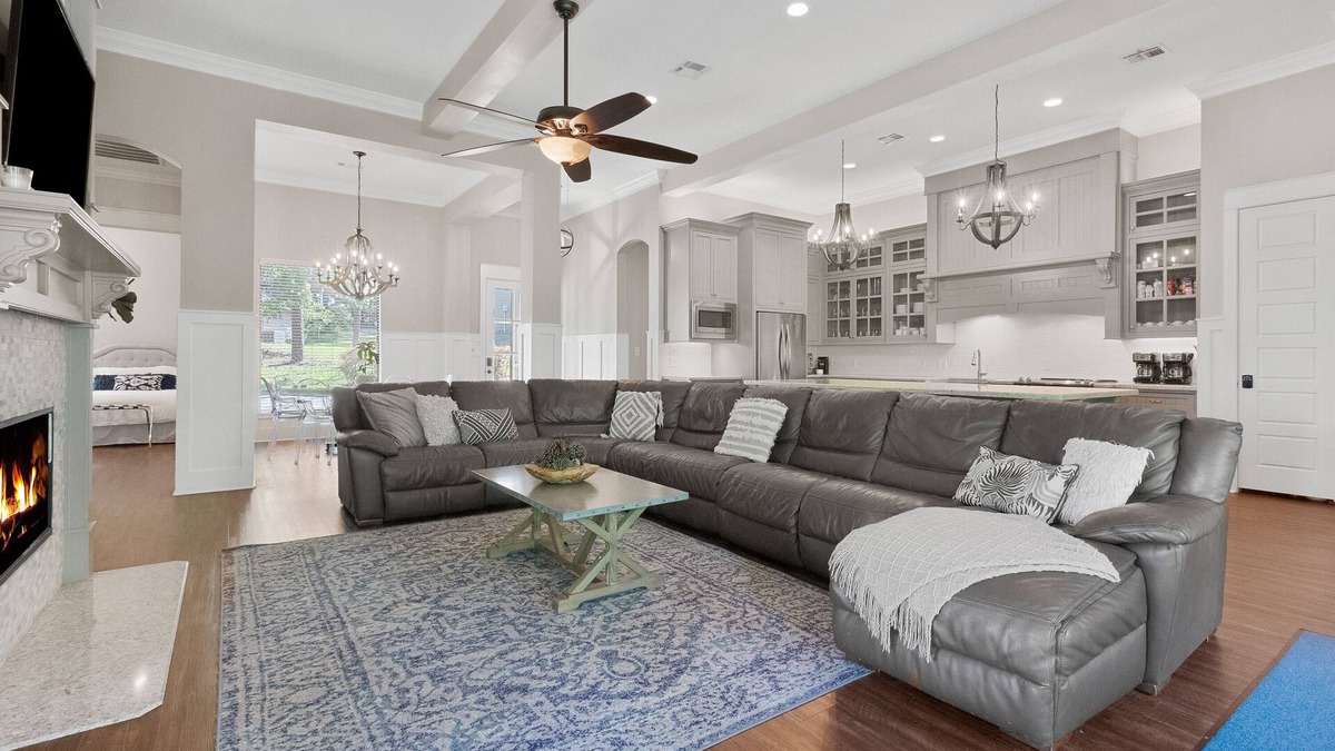 Brookeland House | Sleeps 22! First Class home with 2 master suites on Lake Sam Rayburn!