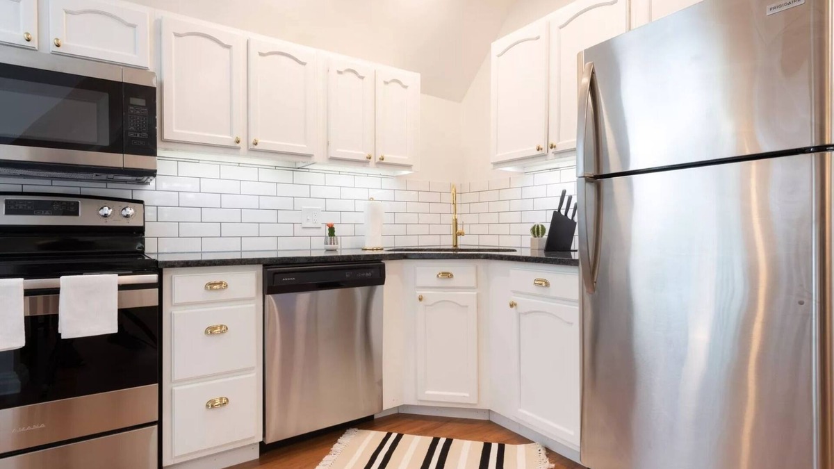 East Walnut HIlls House | (SLEEPS 22) Renovated Victorian: 5 Min to Downtown & 40 Min to Ark Encounter