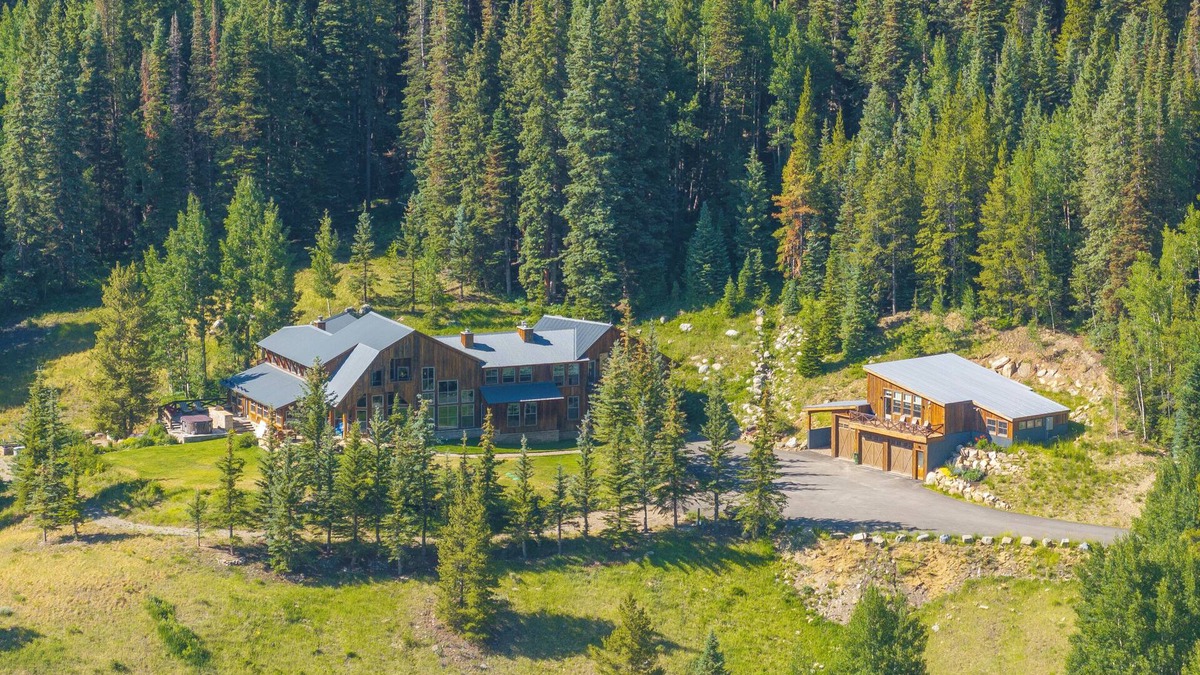 Crested Butte House | Sleeps 23, 8 BR w/full bath, majestic views on 35 acres, walk to town