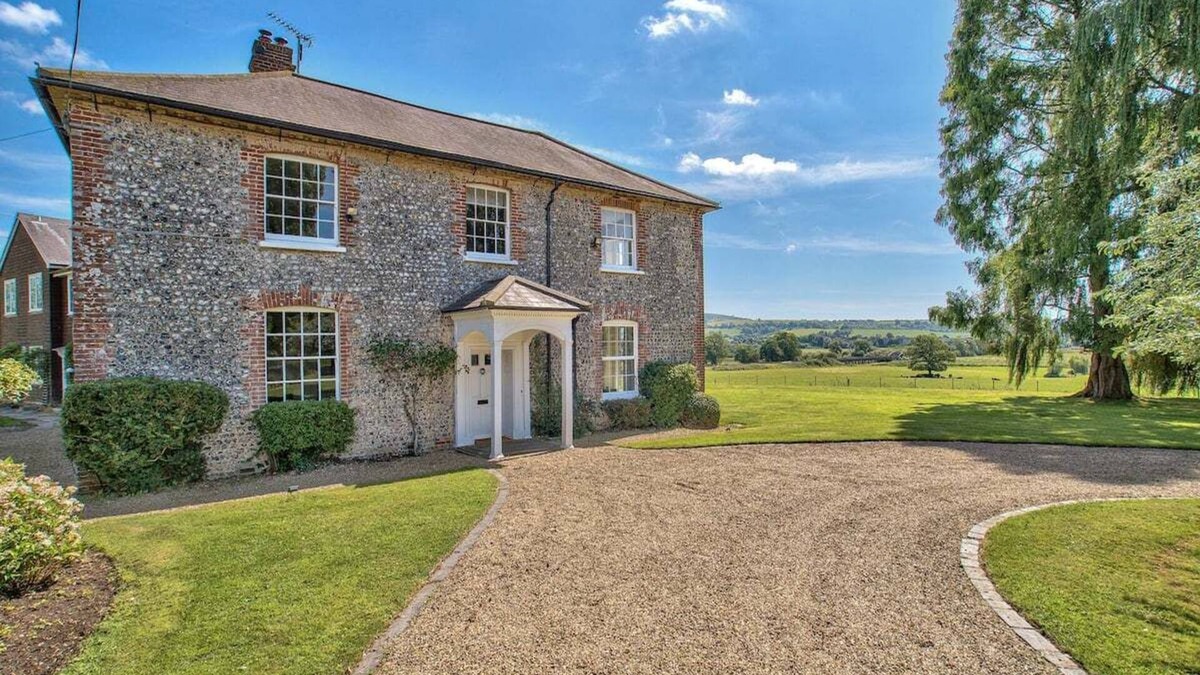 North Stoke Villa | Sleeps 28 - Stunning Country House with Pool & Sauna