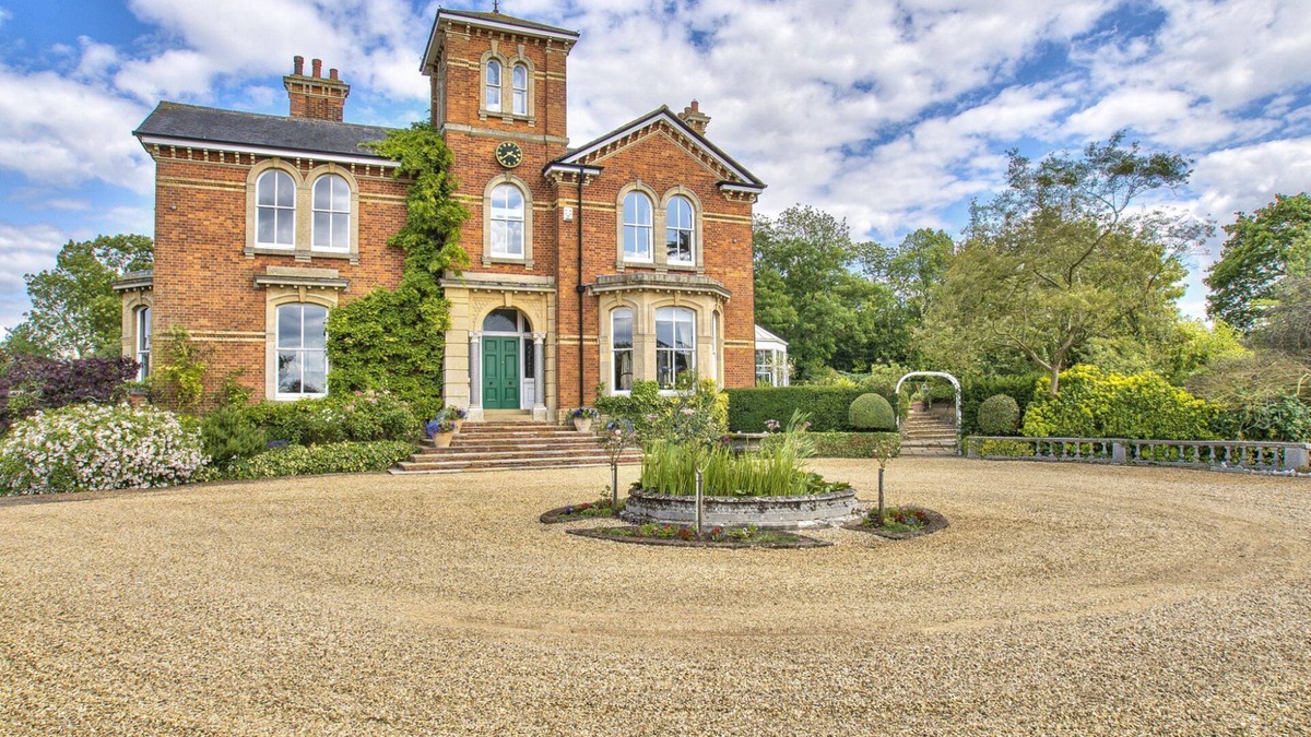 Bedford House | Sleeps 30 - Grand Country House, Indoor Pool & Spa