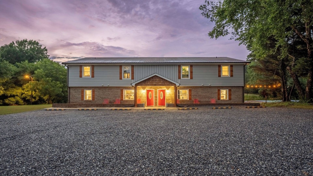 Barium Springs House | Sleeps 30! Themed Home w/Pool, Hot tub, Pond, Pickleball, Putt Putt, Arcades