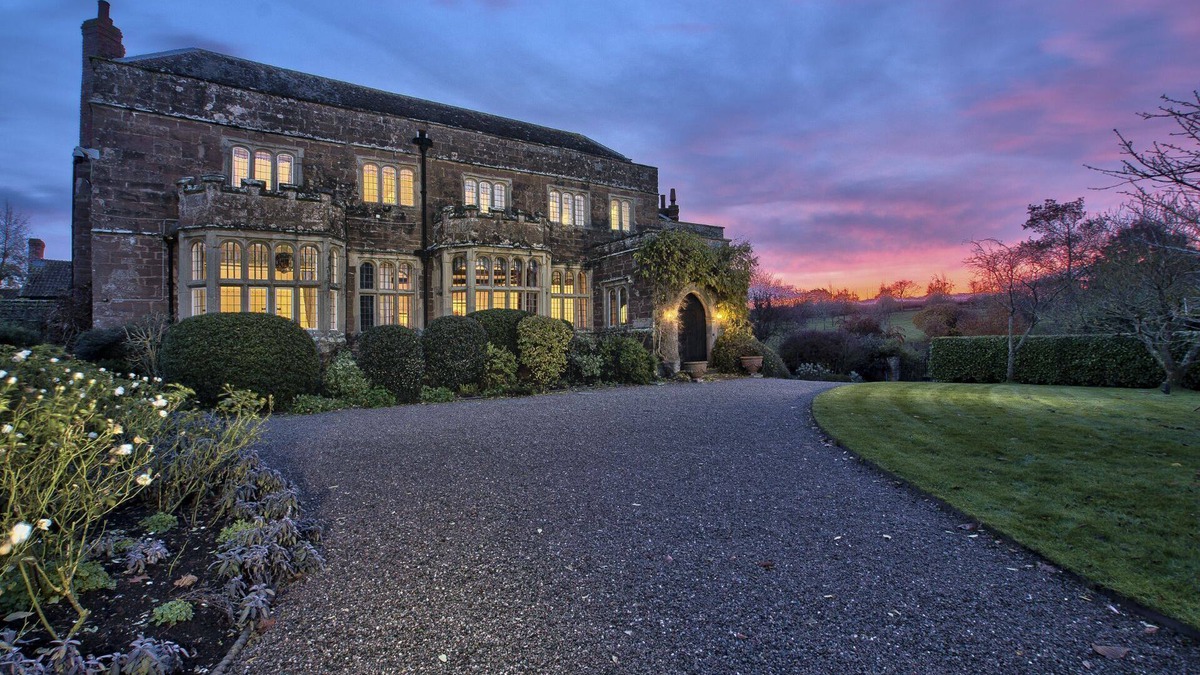 Woolhope House | Sleeps 36+ Grand Manor House, Indoor Pool and Spa