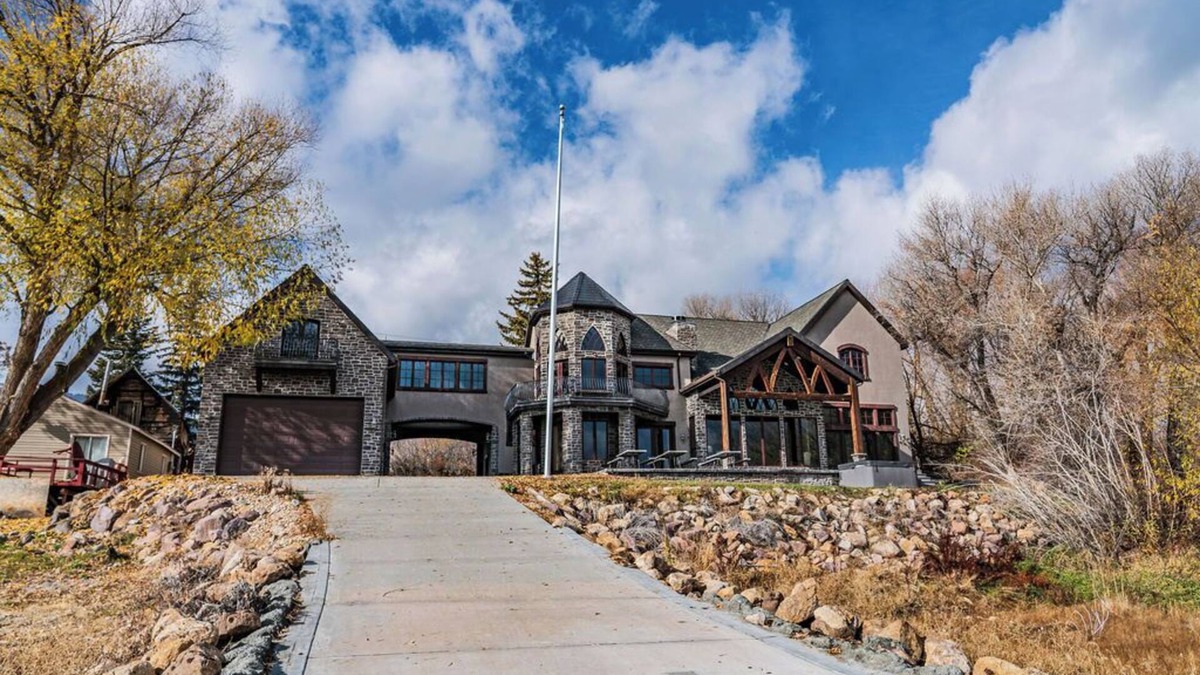 Fish Haven House | Sleeps 39 comfortably (50 max), Parking for up to 13 vehicles, 10 bedrooms, 7 Full baths, 2 Half .