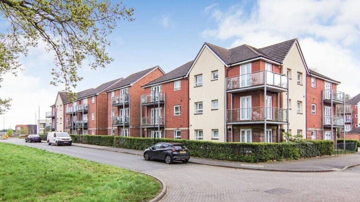 Bretby Apartment | Sleeps 4/6 pet friendly parking nr nec/Warwick uni