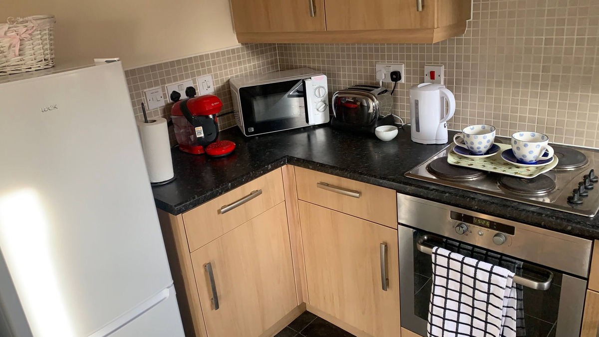 Acresford Apartment | Sleeps 4/6 pet Friendly Parking nr Nec/warwick uni