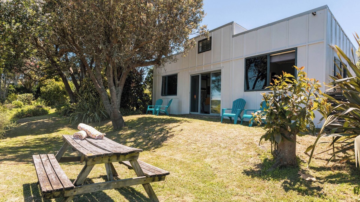 Pukehina House | Sleeps 4, Estuary Front in Pukehina Beach, two minutes to beach