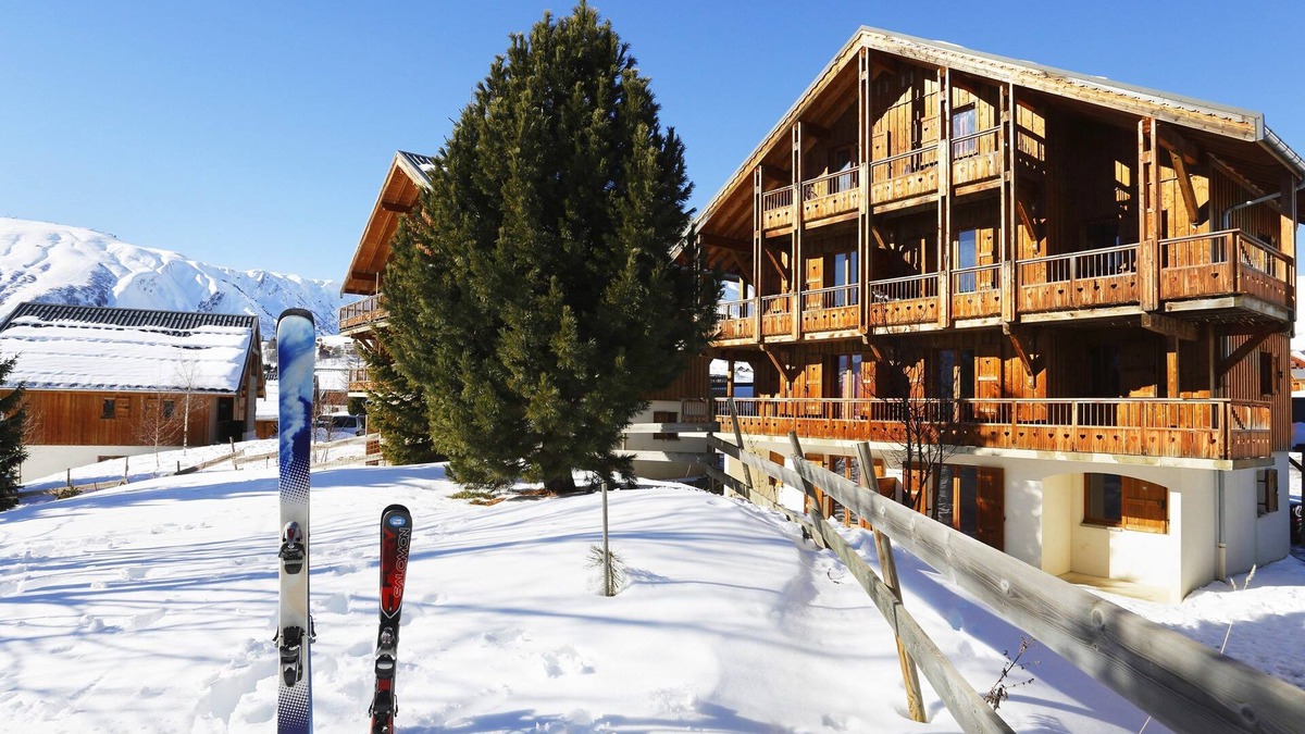 La Toussuire Condo | Sleeps 4! Mountain Adventure + FREE Shuttles