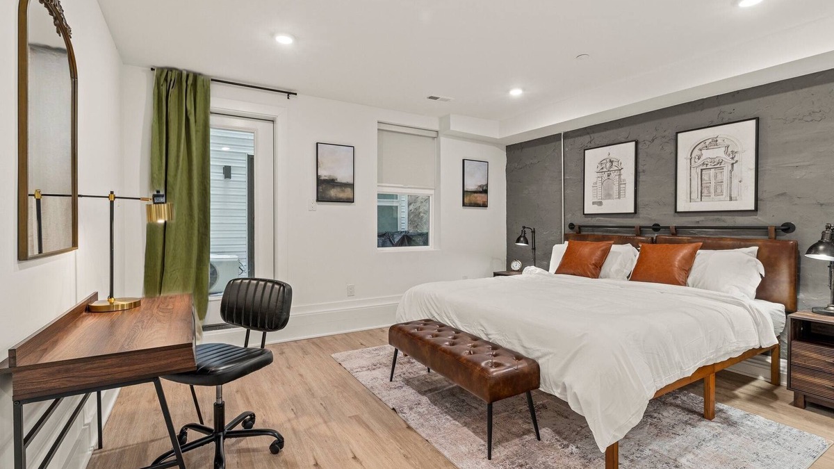 Old City Apartment | Sleeps 4 Walk to Liberty Bell Heart of Old City