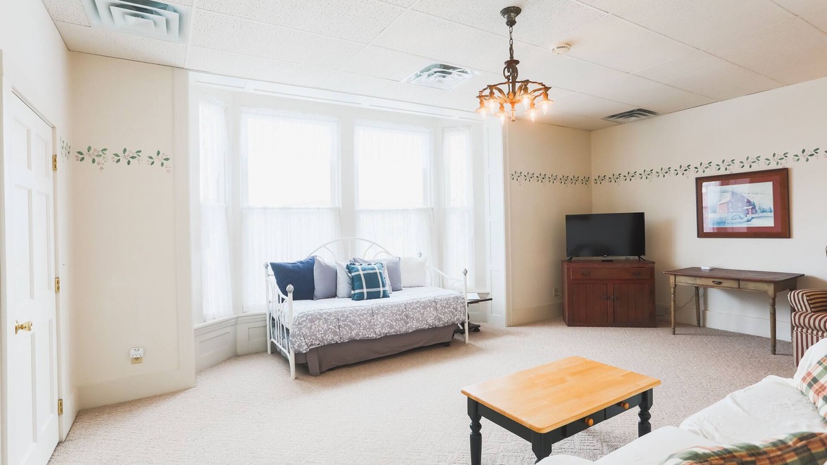 Corry Apartment | Sleeps 5 Fully Equipped Apartment Near Golf Courses