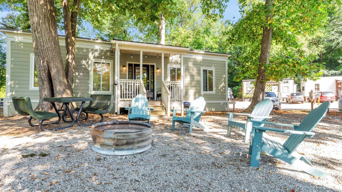 Greenville Cabin | Sleeps 5 on the River, Close to DT