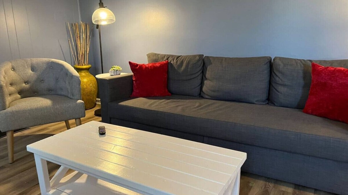 New Castle Condo | Sleeps 6! 2BR Condo w 4 Beds in New Castle + WIFI!