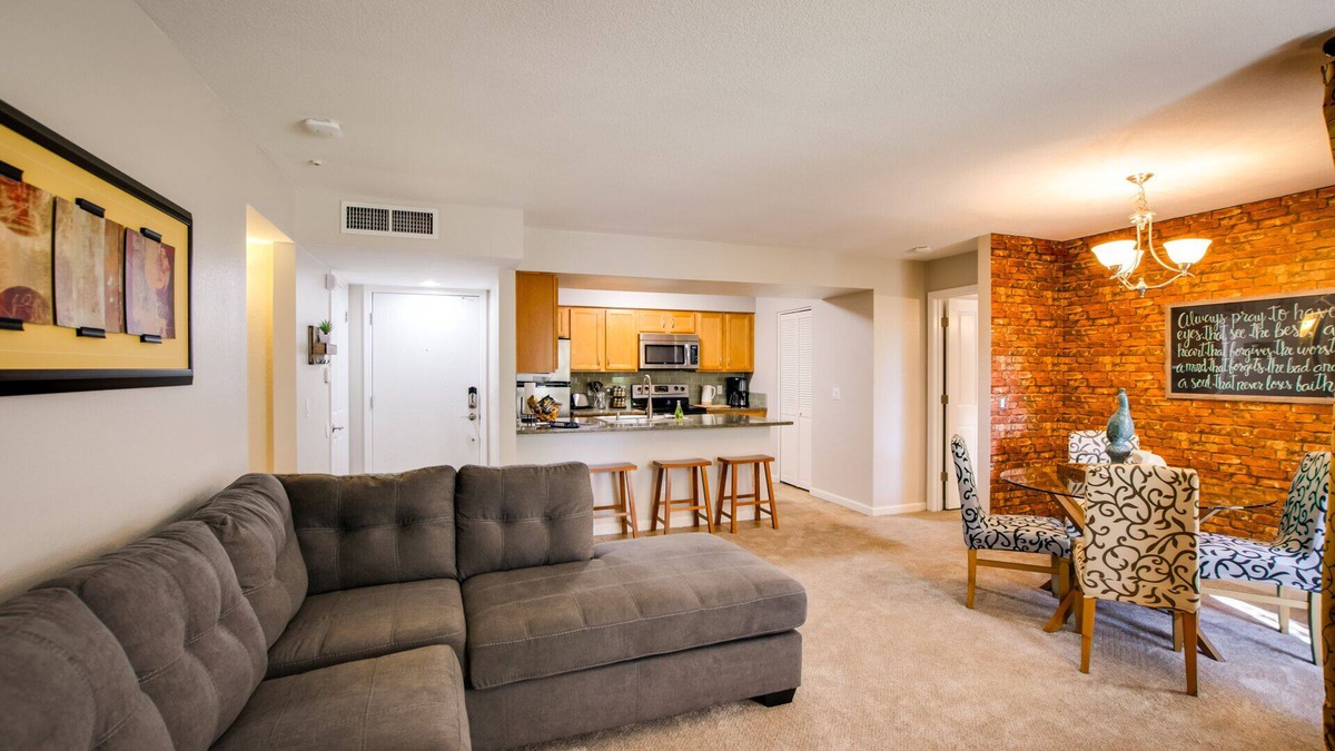 Tempe Condo | SLEEPS 6 Beautiful, Fully Furnished Condo - Great Price, Perfect Location!
