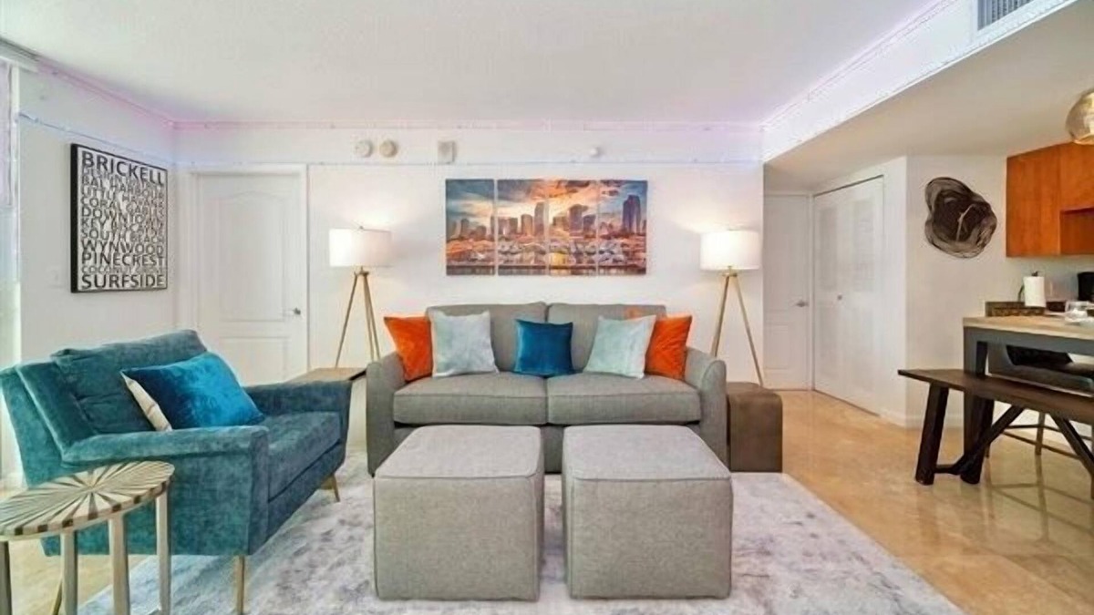 Brickell Condo | Sleeps 6, City view 2BR Condo in Brickell w/Pool