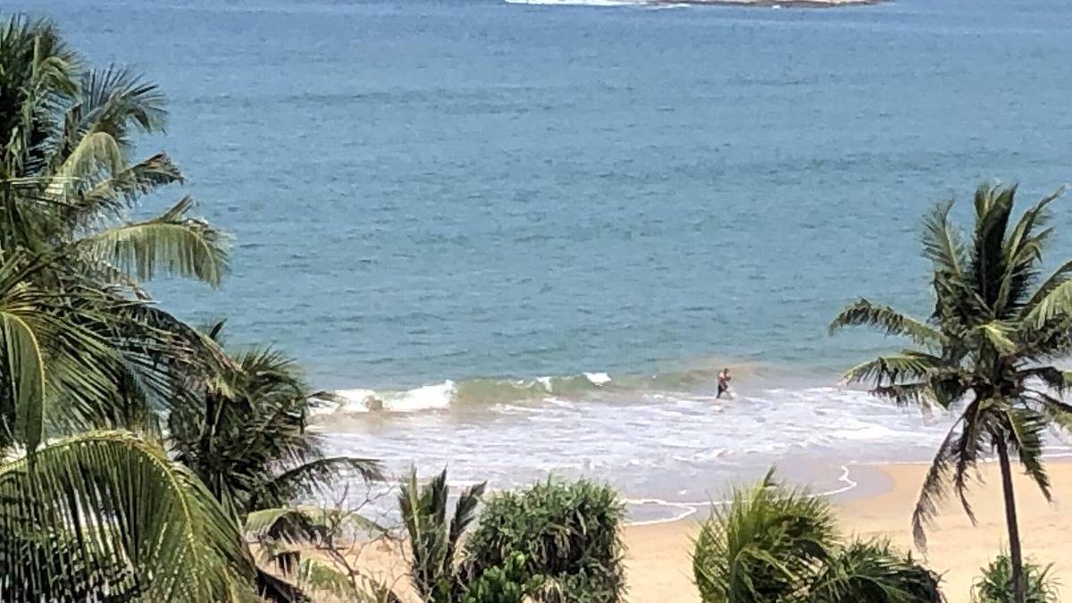 Mount Lavinia Apartment | Sleeps 6, Family friendly , 1 Minute walk to Beach, Bars & Supermarkets 7 mins