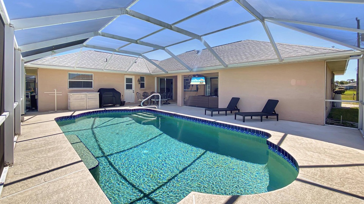 Pinehurst Villa | Sleeps 6, FULL refund*, heated pool