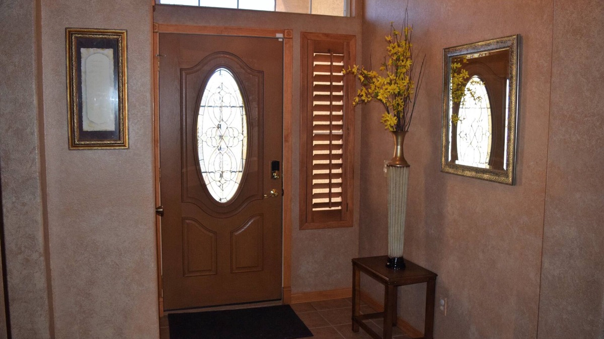 Desert Harbor House | Sleeps 6 Near Golf, Hiking…Minutes to Shopping & Sport Stadiums. Pets welcomed