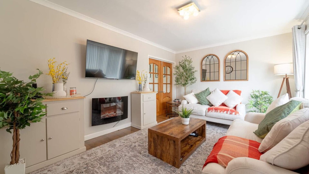 Ainley Top House | Sleeps 7, 3 bed, 5 beds