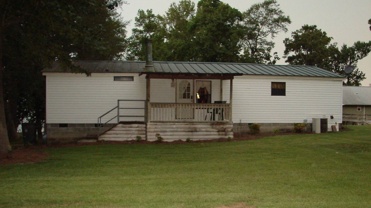 Fort Gaines House | Sleeps 8, 3 bed 2 full bath with queen sleeper sofa.